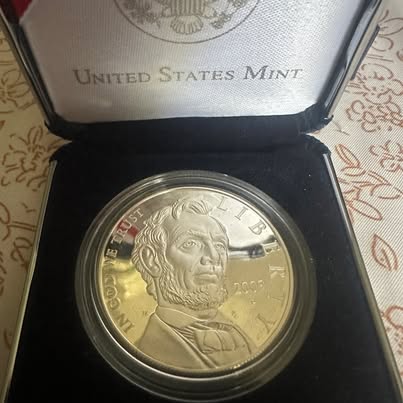 Photo of 2009-P Abraham Lincoln Commemorative Proof Silver Dollar - Box & COA